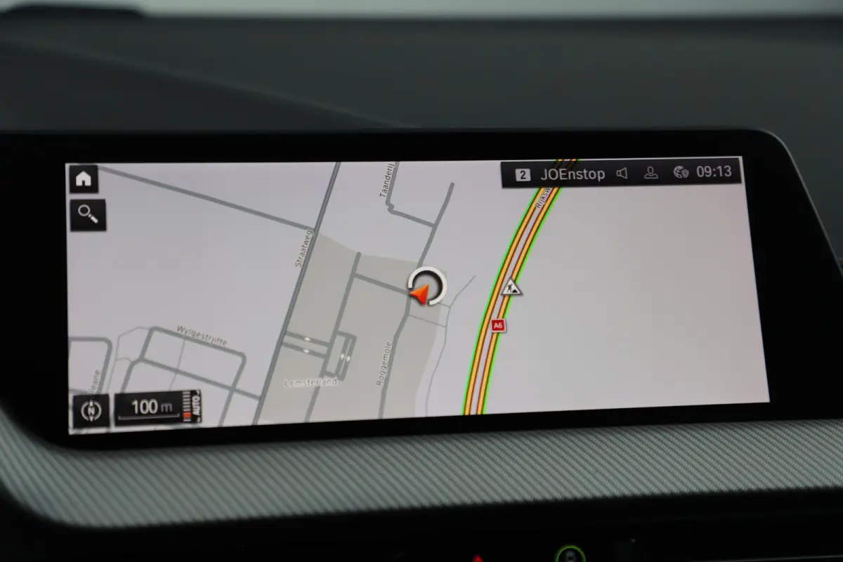 118i Automaat LMV Sportstoelen Half Leder Virtual Cockpit Navigatie Draadloos Carplay Sfeerverlichting Sport Velgen