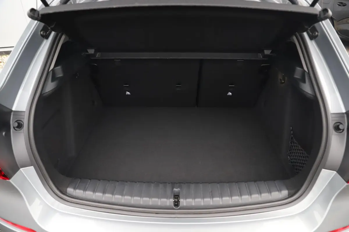 118i Automaat LMV Sportstoelen Half Leder Virtual Cockpit Navigatie Draadloos Carplay Sfeerverlichting Sport Velgen
