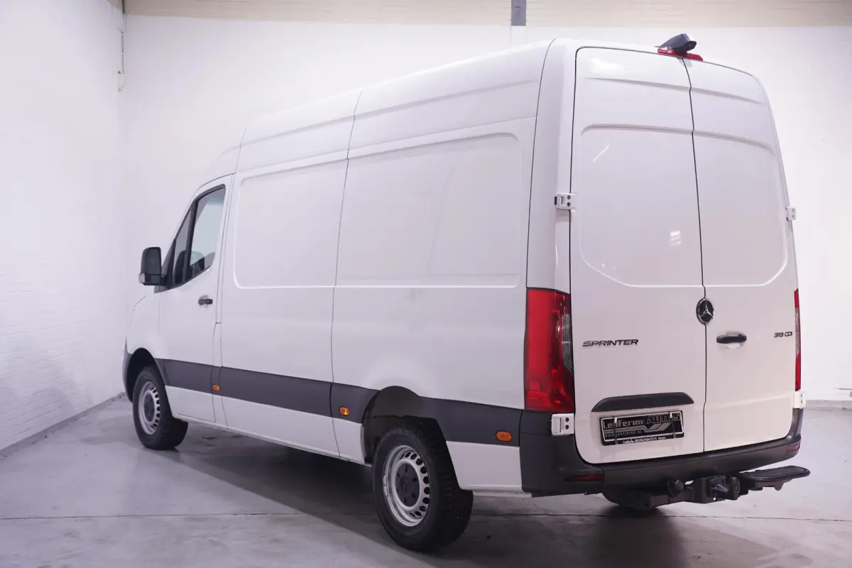 319 CDI 3.0 V6 190 pk Aut. L2H2 Trekhaak 3.500 kg Navi, Camera, Apple Carplay, Cruise Control, 3-Zits