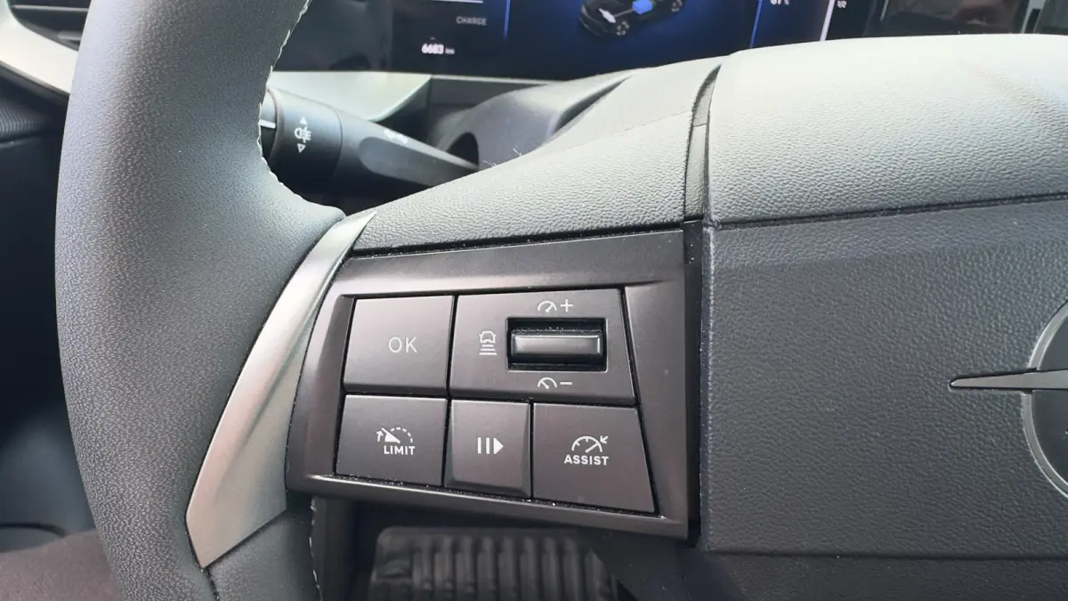 e - Edition | Camera | Dode hoek detectie | Apple Carplay / Android Auto | Draadloos opladen |