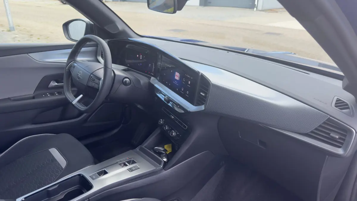 e - Edition | Camera | Dode hoek detectie | Apple Carplay / Android Auto | Draadloos opladen |