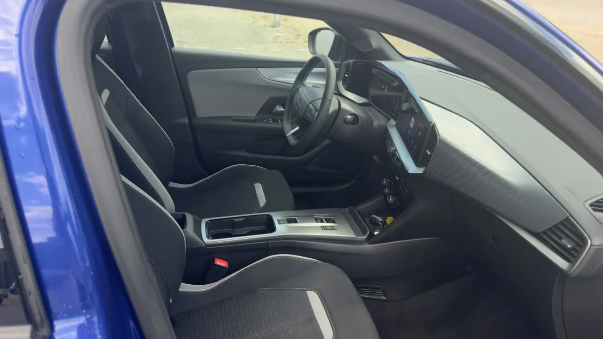 e - Edition | Camera | Dode hoek detectie | Apple Carplay / Android Auto | Draadloos opladen |