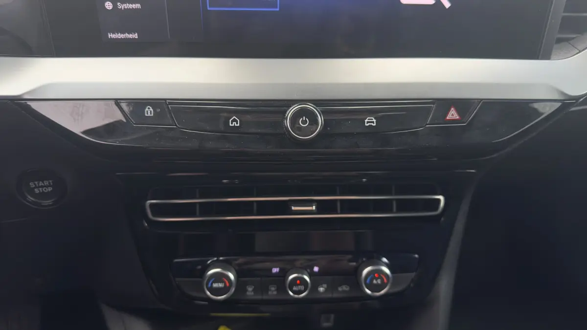 e - Edition | Camera | Dode hoek detectie | Apple Carplay / Android Auto | Draadloos opladen |