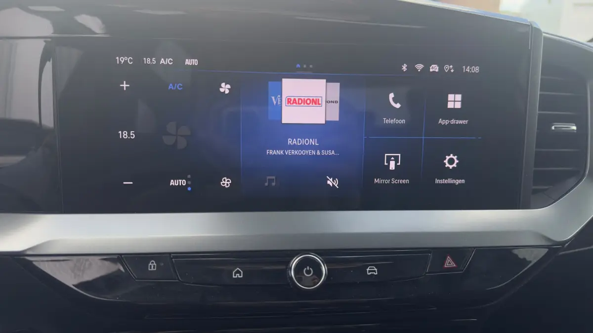 e - Edition | Camera | Dode hoek detectie | Apple Carplay / Android Auto | Draadloos opladen |