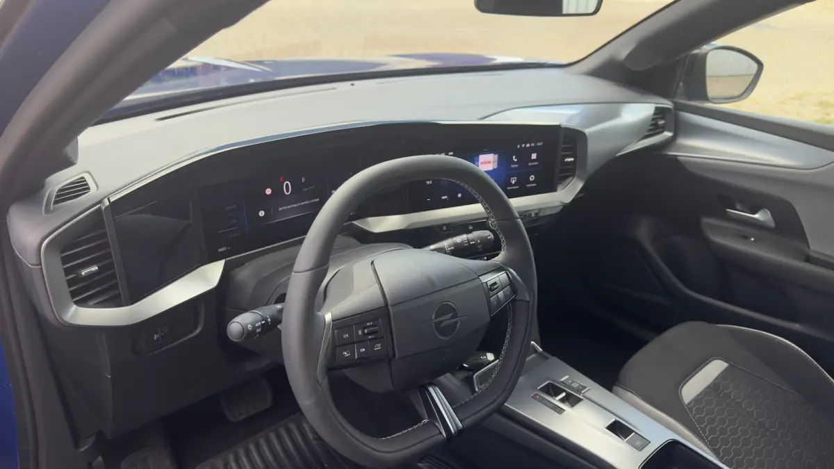 e - Edition | Camera | Dode hoek detectie | Apple Carplay / Android Auto | Draadloos opladen |