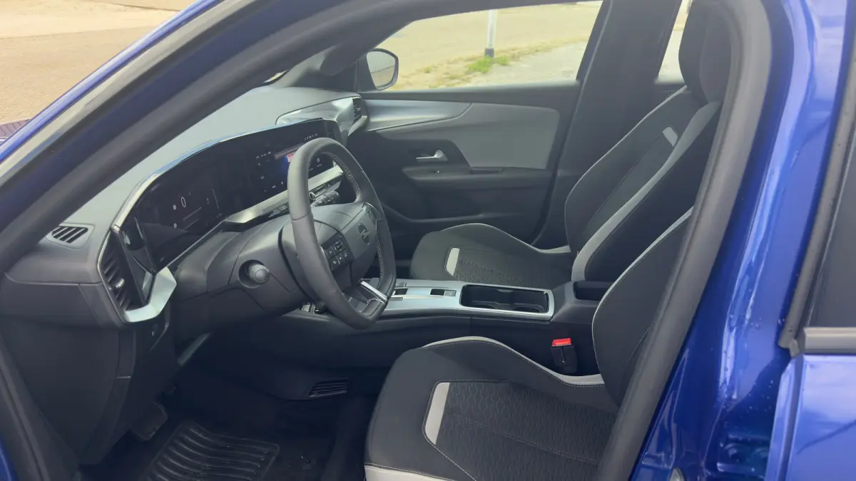 e - Edition | Camera | Dode hoek detectie | Apple Carplay / Android Auto | Draadloos opladen |