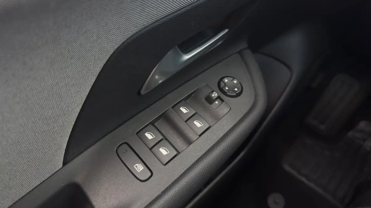 e - Edition | Camera | Dode hoek detectie | Apple Carplay / Android Auto | Draadloos opladen |