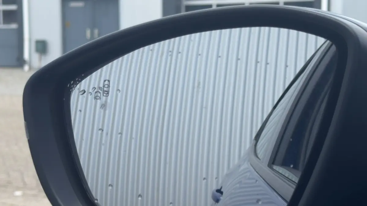 e - Edition | Camera | Dode hoek detectie | Apple Carplay / Android Auto | Draadloos opladen |