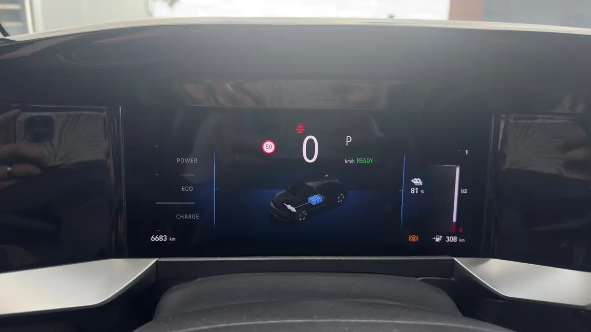 e - Edition | Camera | Dode hoek detectie | Apple Carplay / Android Auto | Draadloos opladen |
