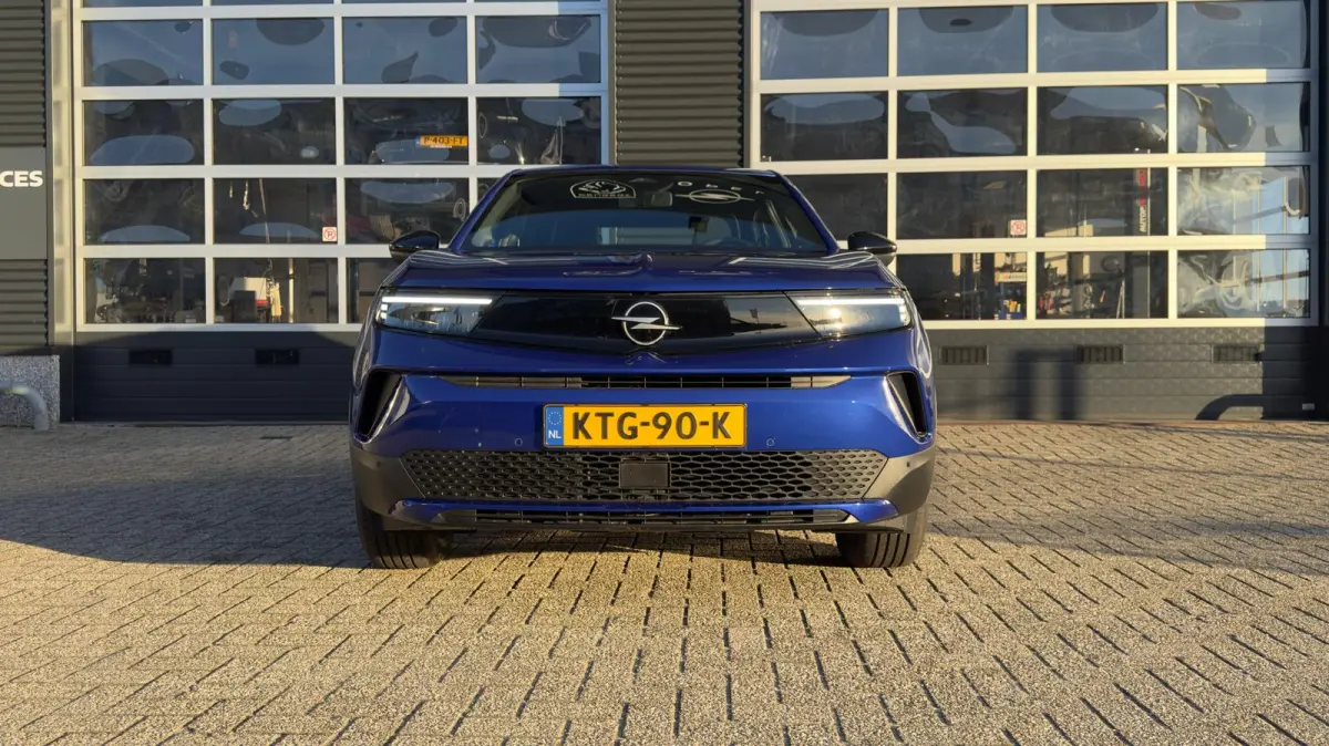 e - Edition | Camera | Dode hoek detectie | Apple Carplay / Android Auto | Draadloos opladen |
