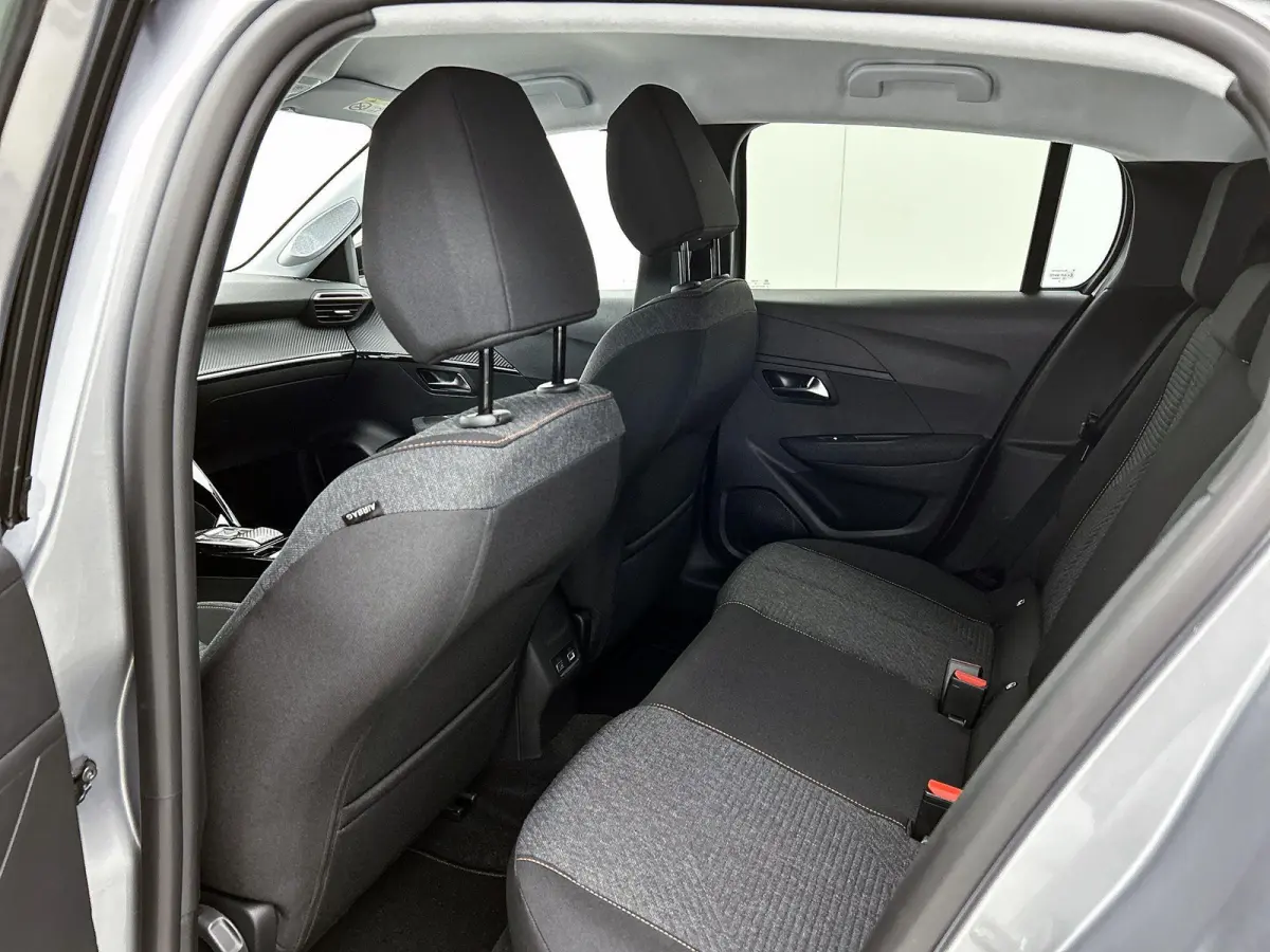 EV Business 51 kWh 156pk | DEMO | Extreem lage kilometerstand | Navigatie | Achteruitrijcamera | Cruise control | Climate control