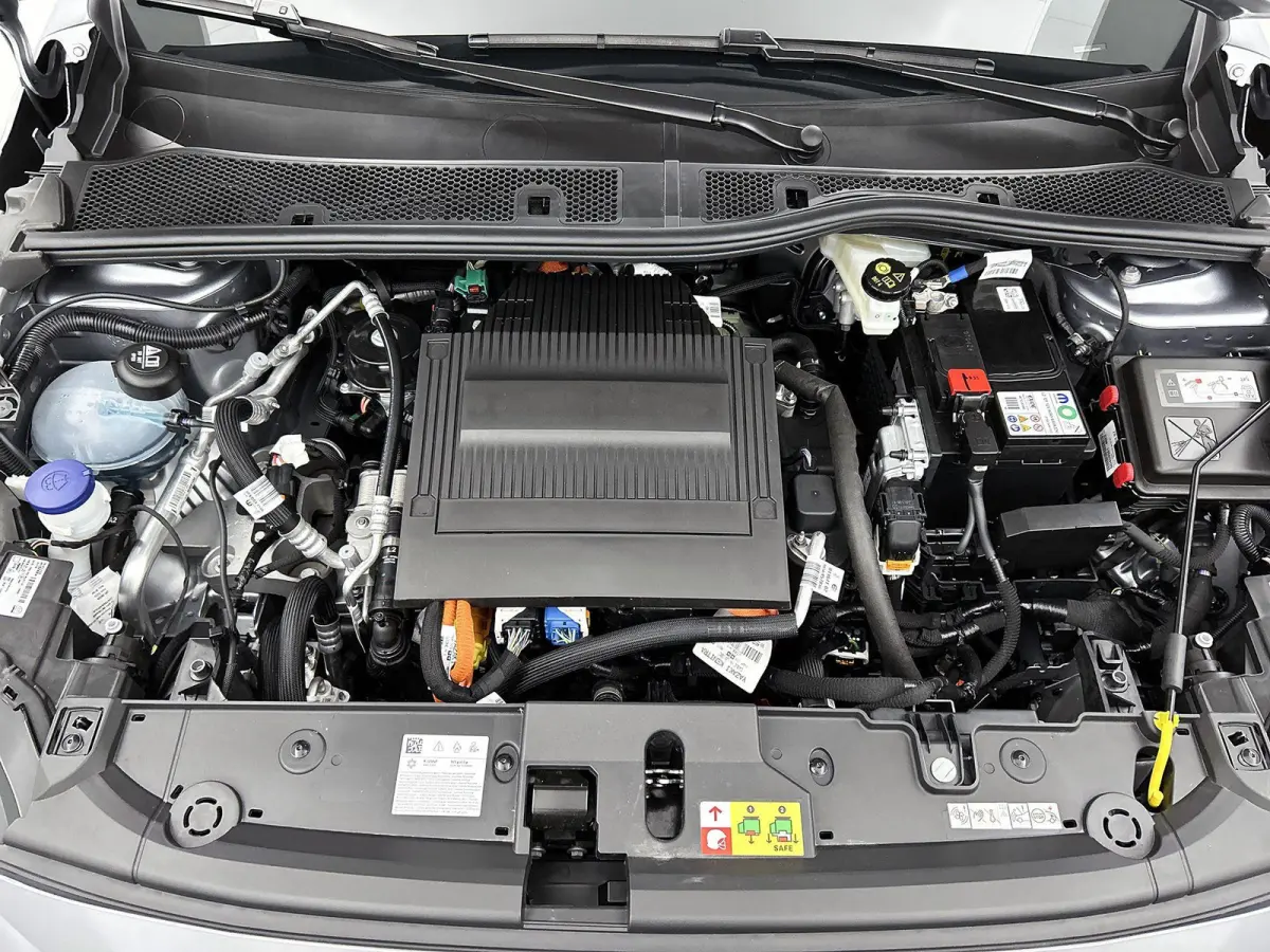 EV Business 51 kWh 156pk | DEMO | Extreem lage kilometerstand | Navigatie | Achteruitrijcamera | Cruise control | Climate control