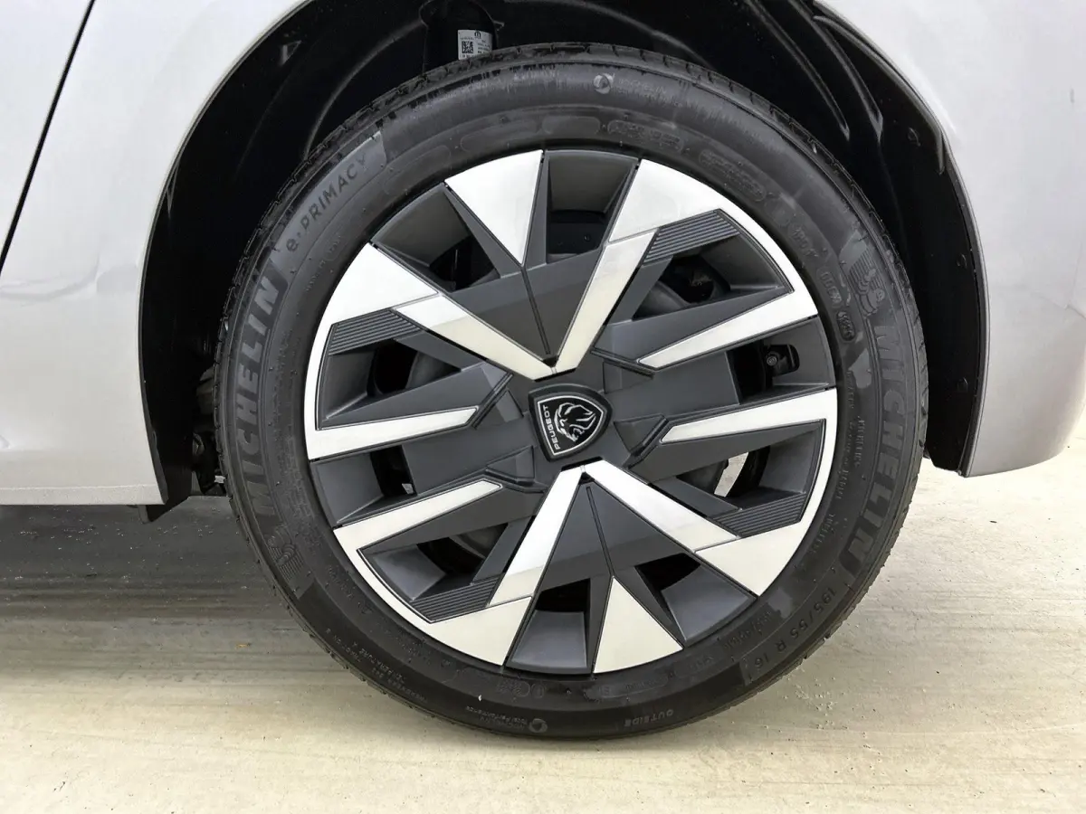 EV Business 51 kWh 156pk | DEMO | Extreem lage kilometerstand | Navigatie | Achteruitrijcamera | Cruise control | Climate control