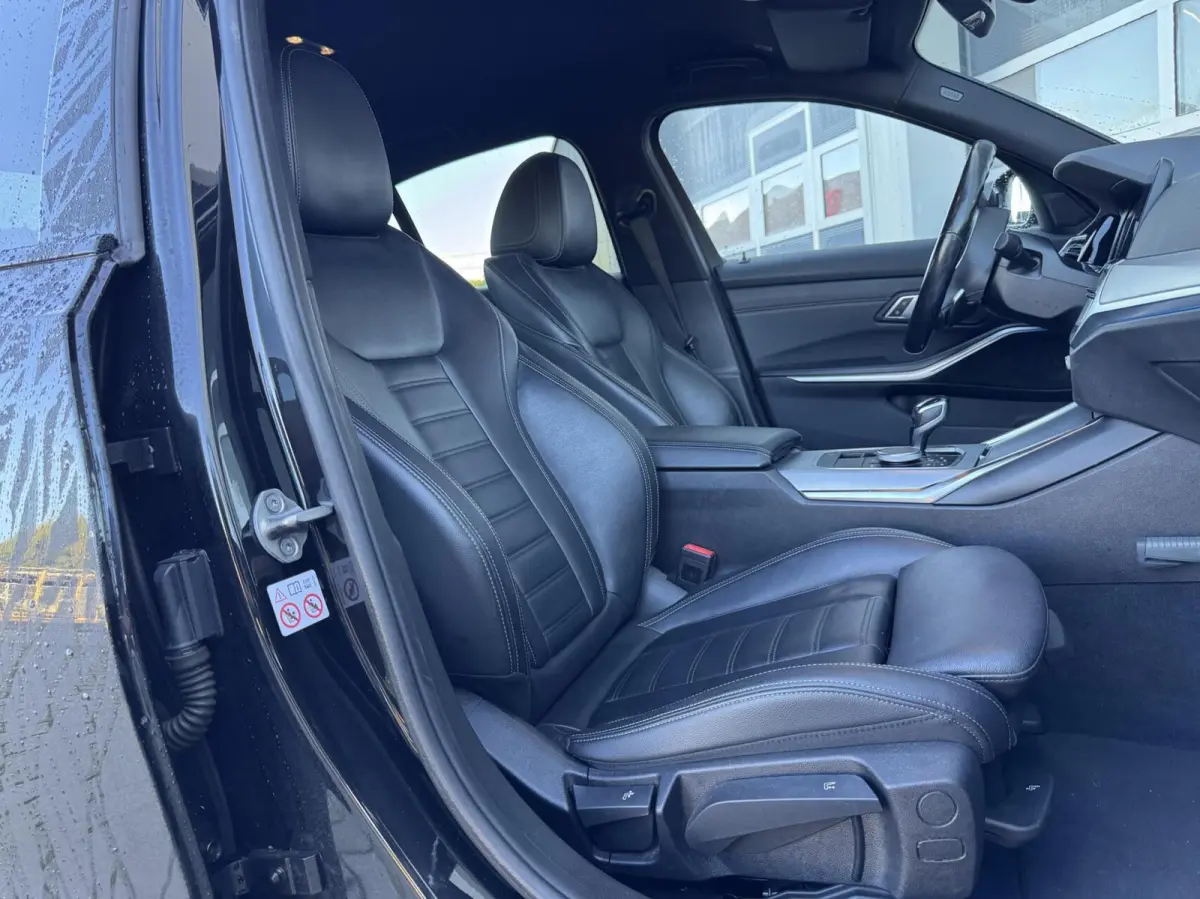 320e Business Edition Plus | Leder | Digital cockpit | Carplay | Navigatie | Stuur/Stoelverwaring | LED | DAB | Sensoren