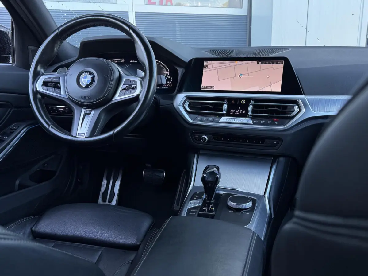 320e Business Edition Plus | Leder | Digital cockpit | Carplay | Navigatie | Stuur/Stoelverwaring | LED | DAB | Sensoren