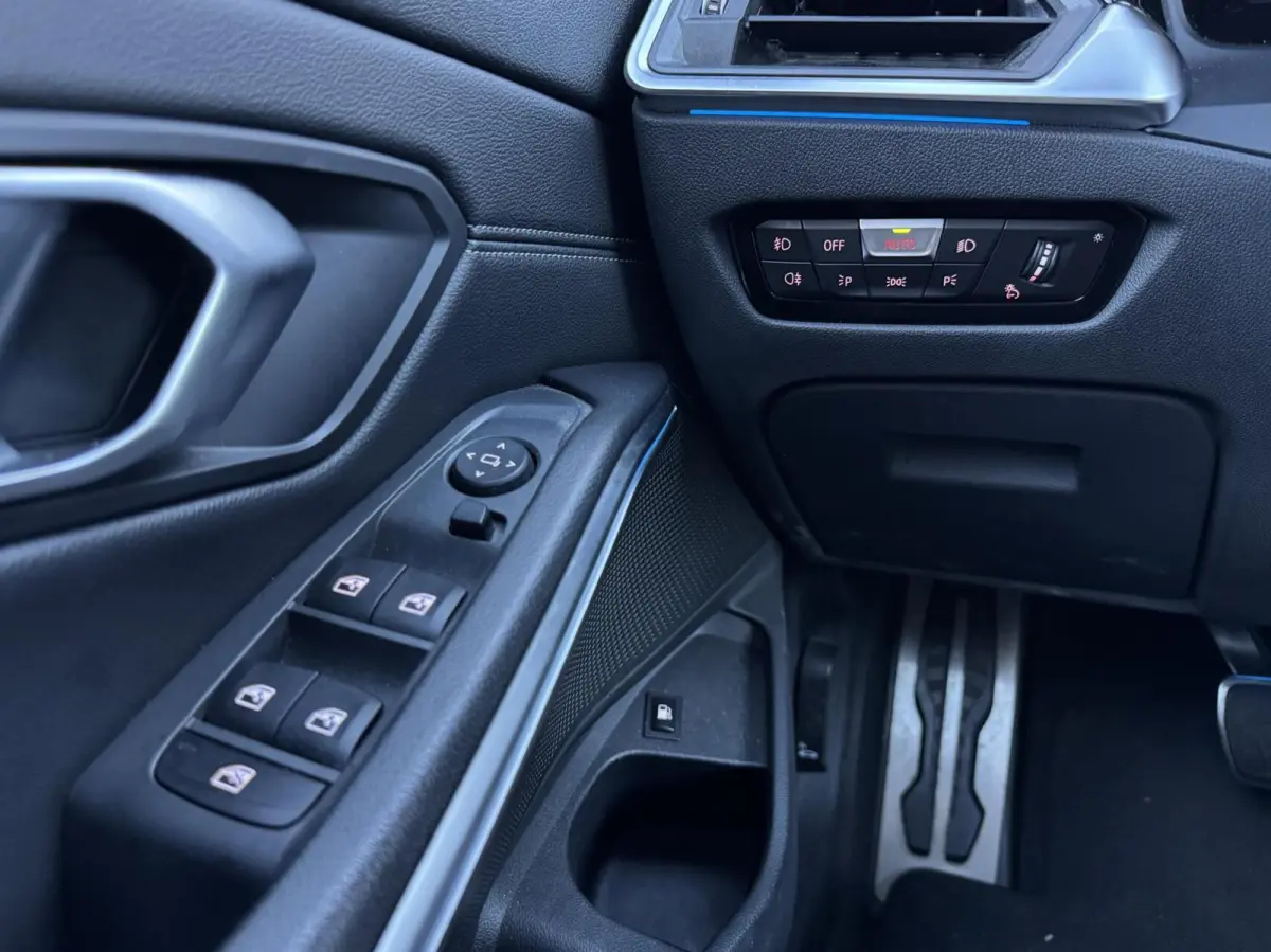 320e Business Edition Plus | Leder | Digital cockpit | Carplay | Navigatie | Stuur/Stoelverwaring | LED | DAB | Sensoren