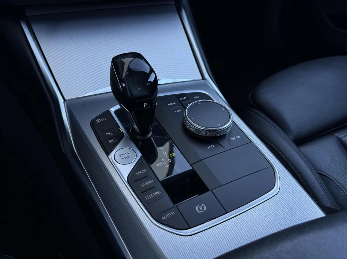 320e Business Edition Plus | Leder | Digital cockpit | Carplay | Navigatie | Stuur/Stoelverwaring | LED | DAB | Sensoren