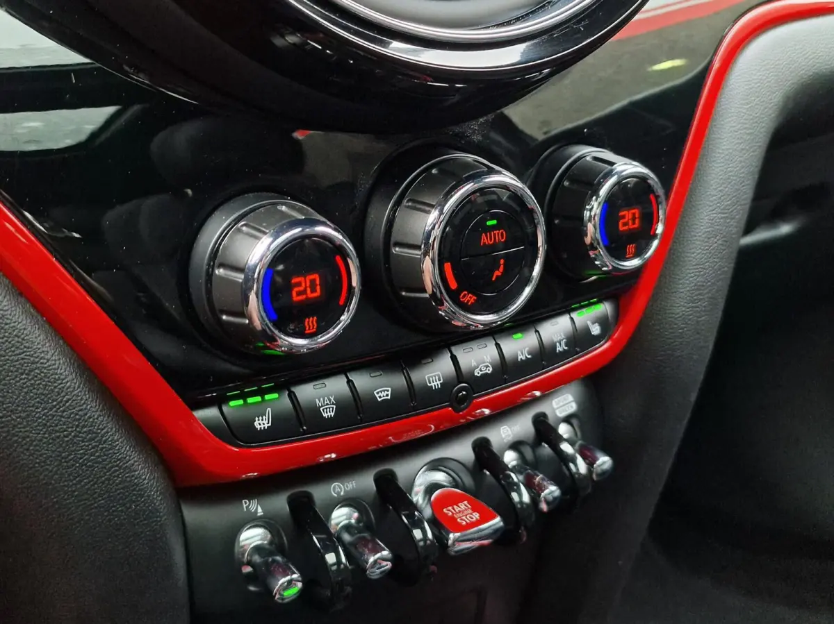 2.0 John Cooper Works ALL4 Chili 306PK|NL-auto|Pano|19-inch|Carplay|Camera|JW-Sport-uitlaat|eerste-eigenaar|