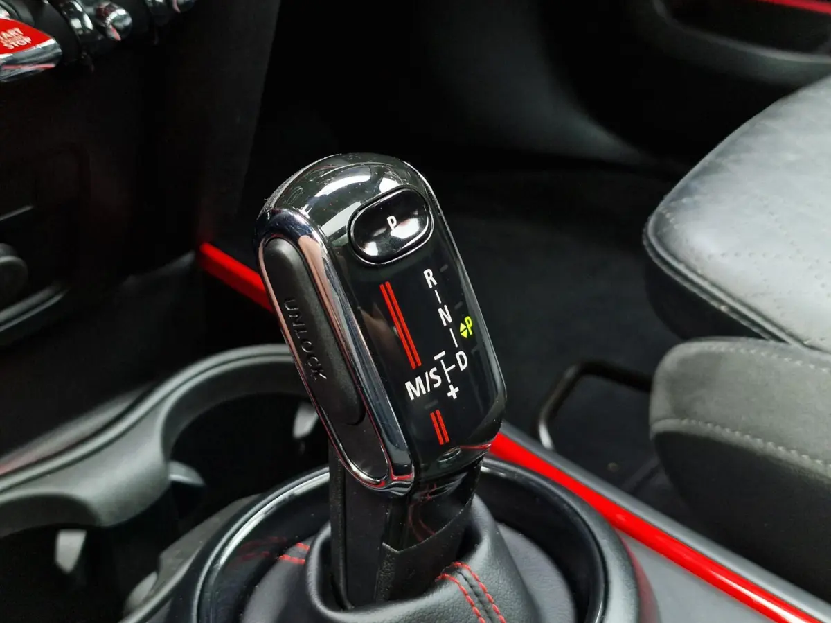 2.0 John Cooper Works ALL4 Chili 306PK|NL-auto|Pano|19-inch|Carplay|Camera|JW-Sport-uitlaat|eerste-eigenaar|