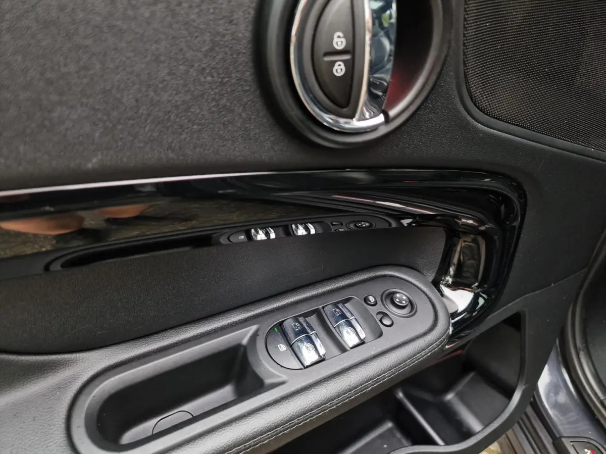 2.0 John Cooper Works ALL4 Chili 306PK|NL-auto|Pano|19-inch|Carplay|Camera|JW-Sport-uitlaat|eerste-eigenaar|