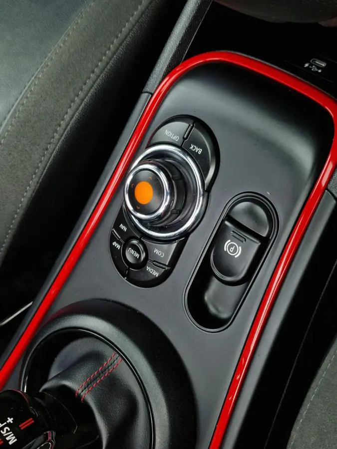 2.0 John Cooper Works ALL4 Chili 306PK|NL-auto|Pano|19-inch|Carplay|Camera|JW-Sport-uitlaat|eerste-eigenaar|