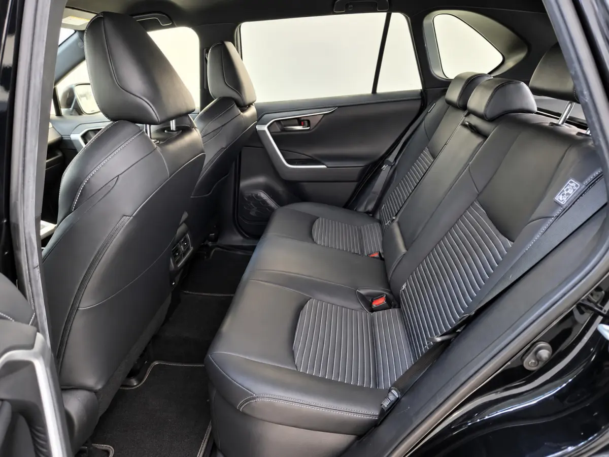 2.5 Hybrid AWD Black Edition