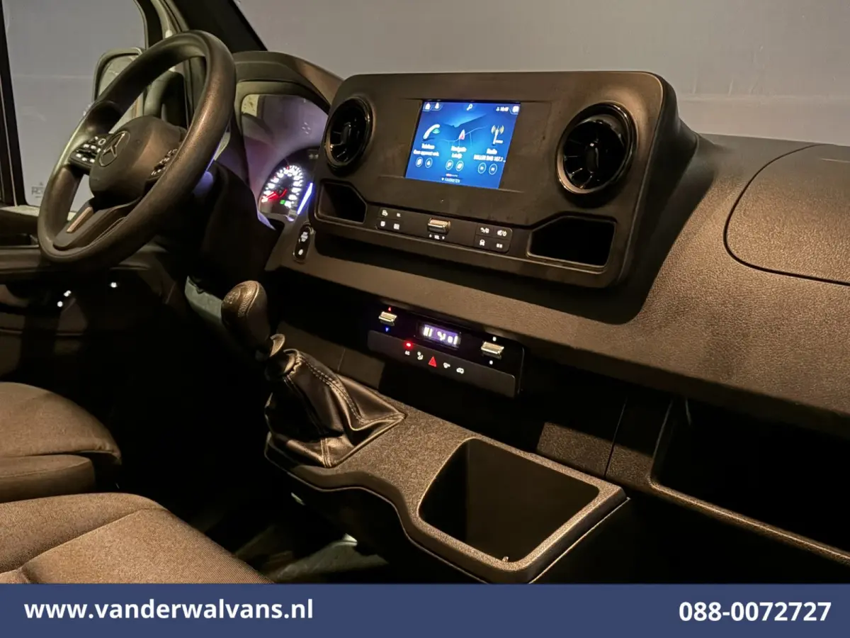 317 CDI 170pk L3H2 Euro6 Airco | 360 Graden Camera | Navigatie | Chauffeursstoel | Apple Carplay Cruisecontrol, Android Auto, Stoelverwarming, 270 Graden Achterdeuren, Parkeersensoren, Bijri