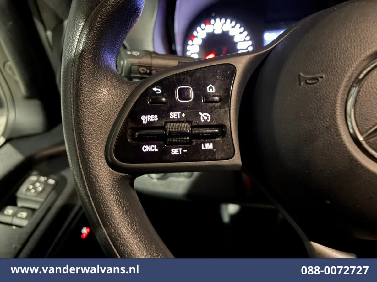 317 CDI 170pk L3H2 Euro6 Airco | 360 Graden Camera | Navigatie | Chauffeursstoel | Apple Carplay Cruisecontrol, Android Auto, Stoelverwarming, 270 Graden Achterdeuren, Parkeersensoren, Bijri