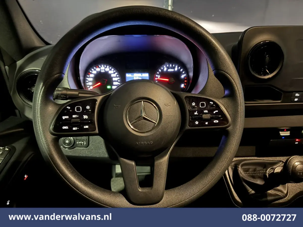 317 CDI 170pk L3H2 Euro6 Airco | 360 Graden Camera | Navigatie | Chauffeursstoel | Apple Carplay Cruisecontrol, Android Auto, Stoelverwarming, 270 Graden Achterdeuren, Parkeersensoren, Bijri