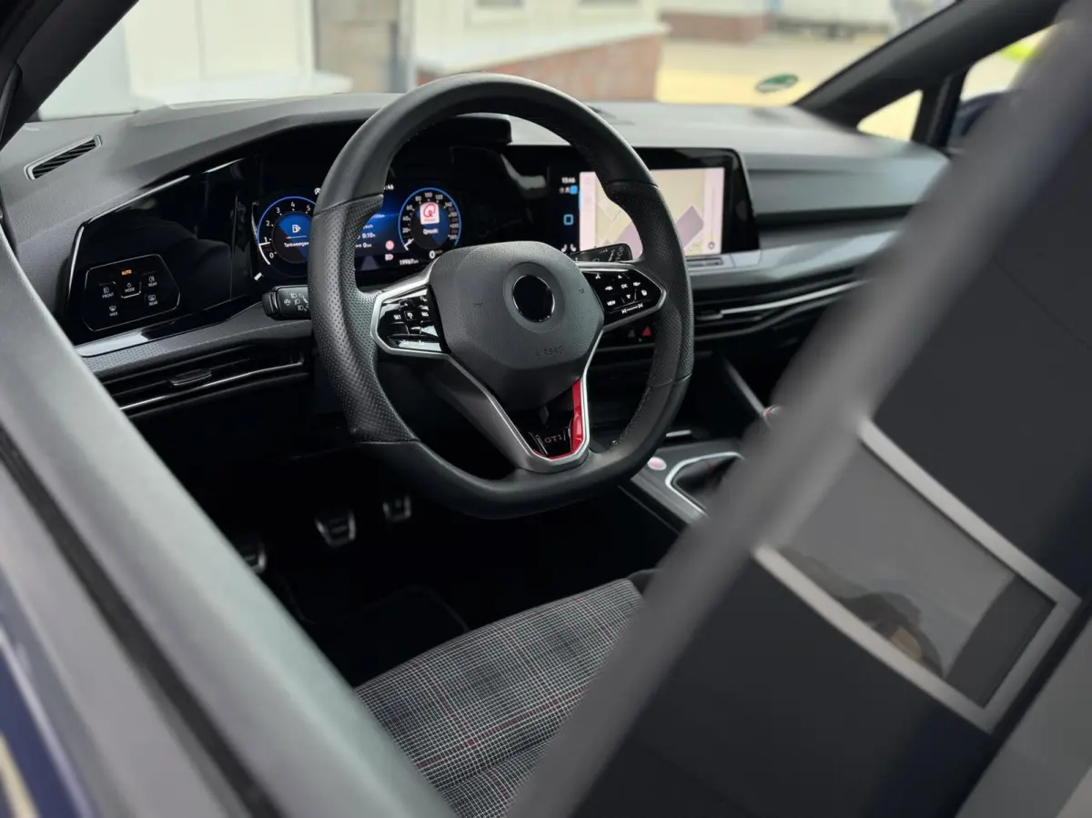 2.0 TSI GTI 245PK Handgeschakeld | Digital cockpit | Carplay | Adaptive cruise | Camera | Stuur/Stoelverwarming | Sensoren
