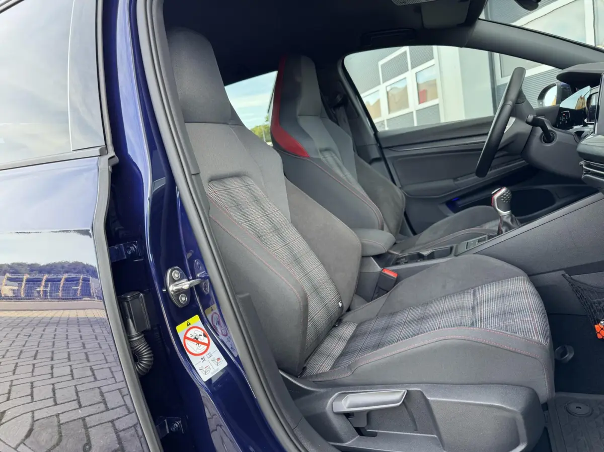 2.0 TSI GTI 245PK Handgeschakeld | Digital cockpit | Carplay | Adaptive cruise | Camera | Stuur/Stoelverwarming | Sensoren