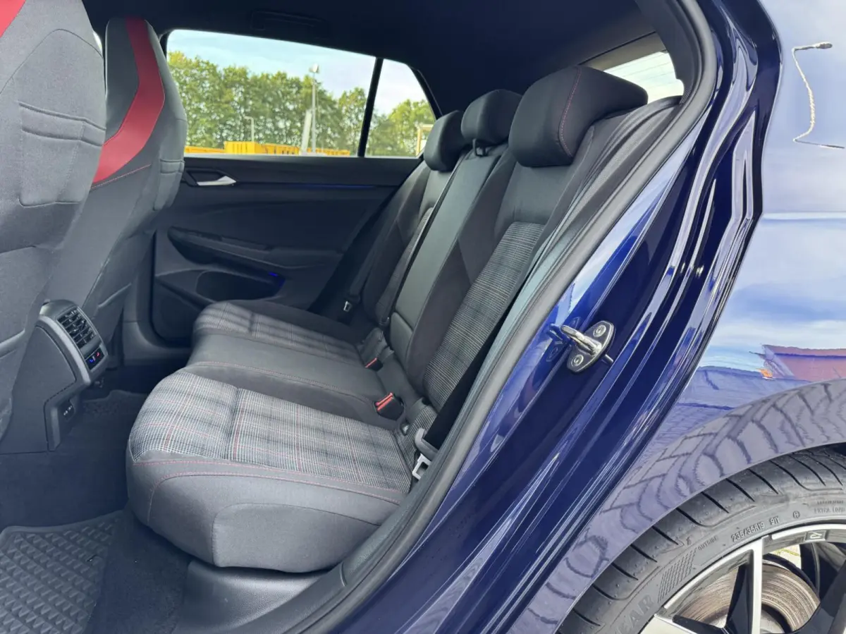 2.0 TSI GTI 245PK Handgeschakeld | Digital cockpit | Carplay | Adaptive cruise | Camera | Stuur/Stoelverwarming | Sensoren