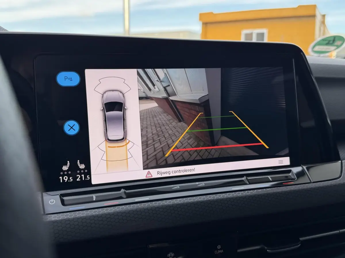 2.0 TSI GTI 245PK Handgeschakeld | Digital cockpit | Carplay | Adaptive cruise | Camera | Stuur/Stoelverwarming | Sensoren