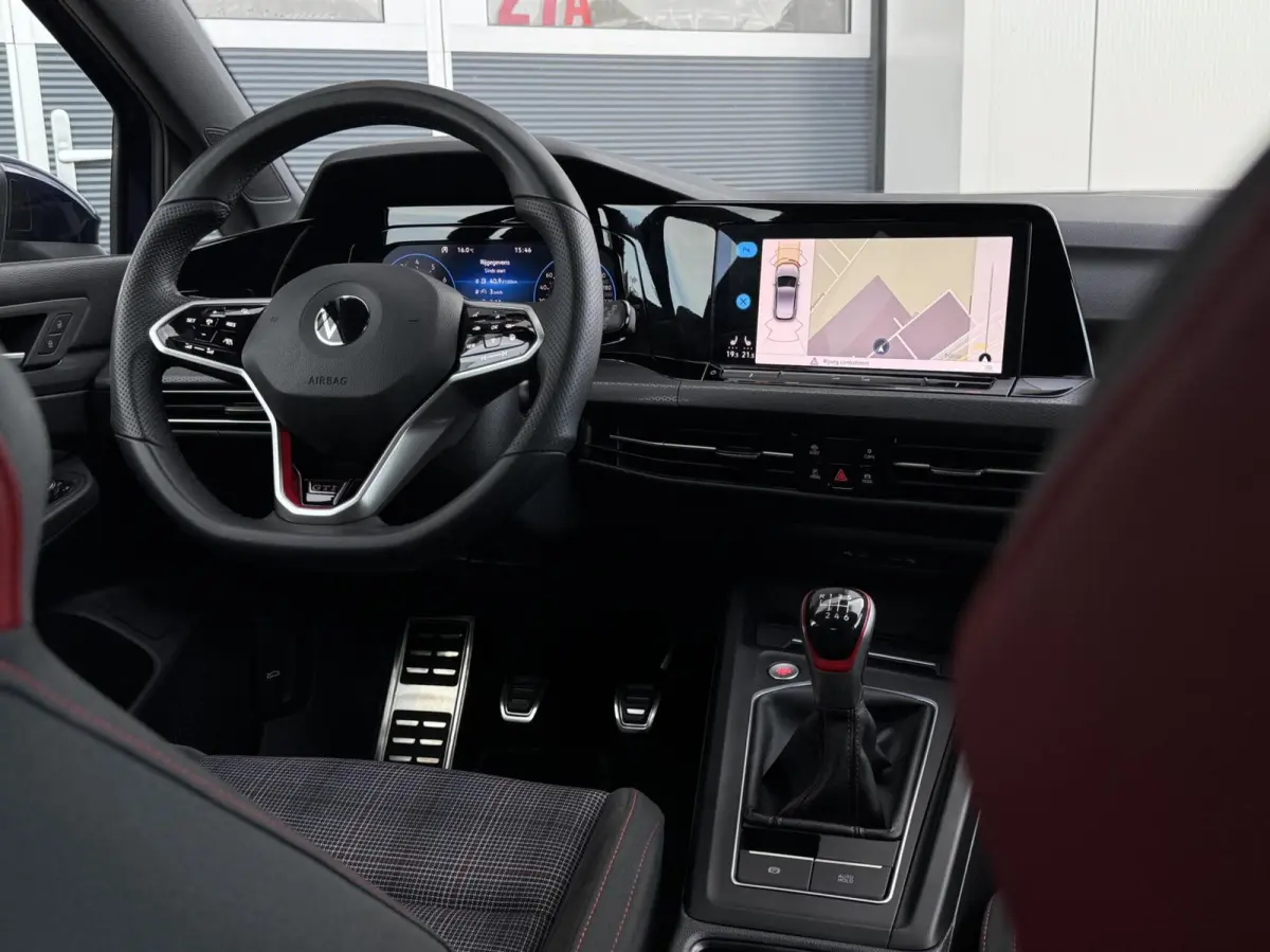 2.0 TSI GTI 245PK Handgeschakeld | Digital cockpit | Carplay | Adaptive cruise | Camera | Stuur/Stoelverwarming | Sensoren