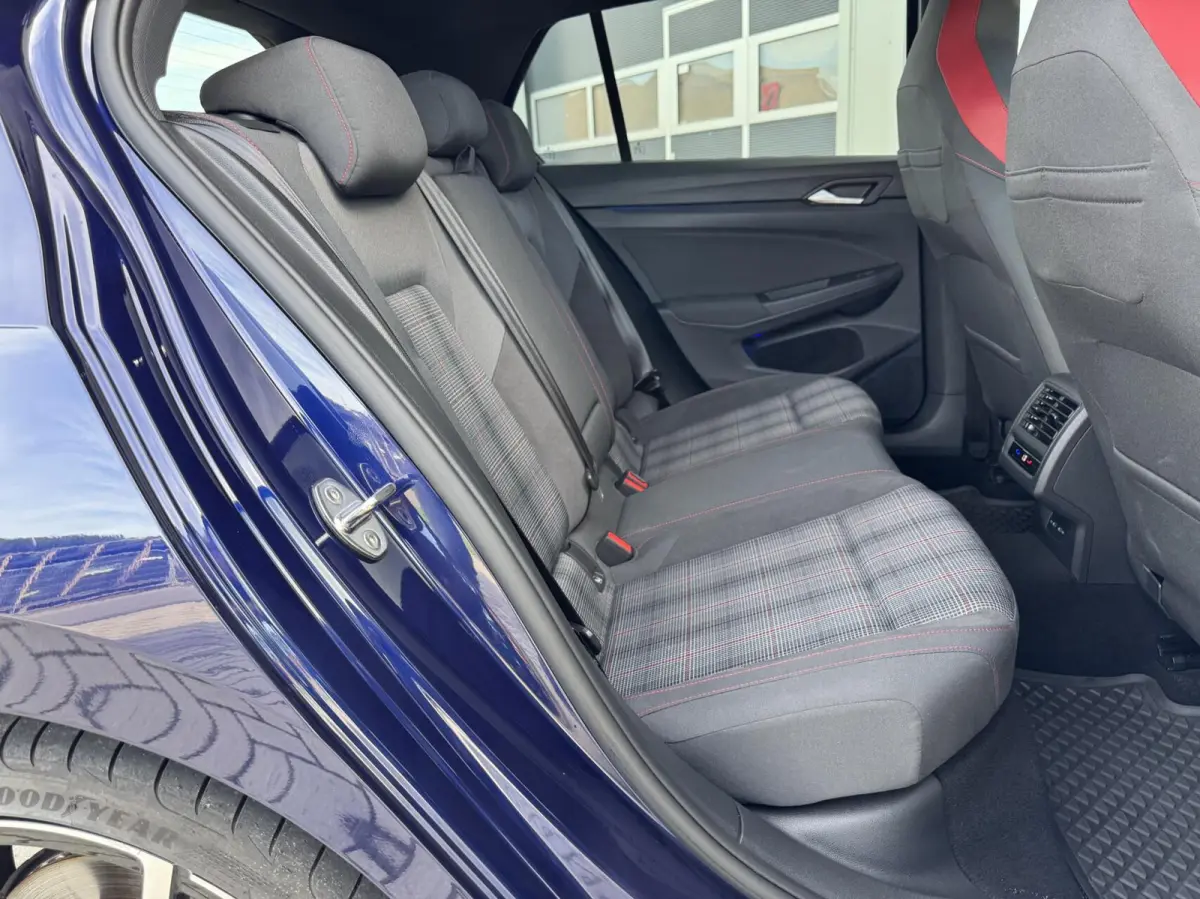 2.0 TSI GTI 245PK Handgeschakeld | Digital cockpit | Carplay | Adaptive cruise | Camera | Stuur/Stoelverwarming | Sensoren