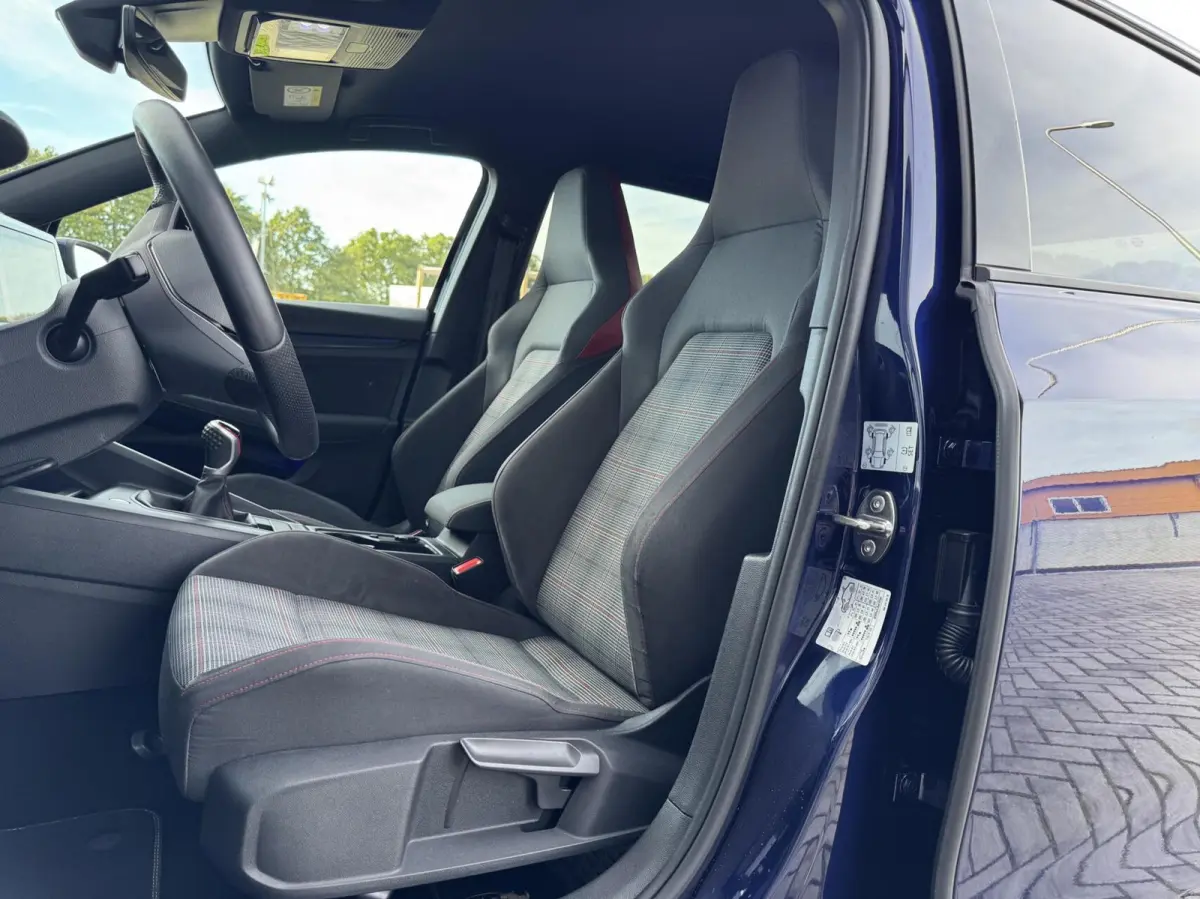 2.0 TSI GTI 245PK Handgeschakeld | Digital cockpit | Carplay | Adaptive cruise | Camera | Stuur/Stoelverwarming | Sensoren
