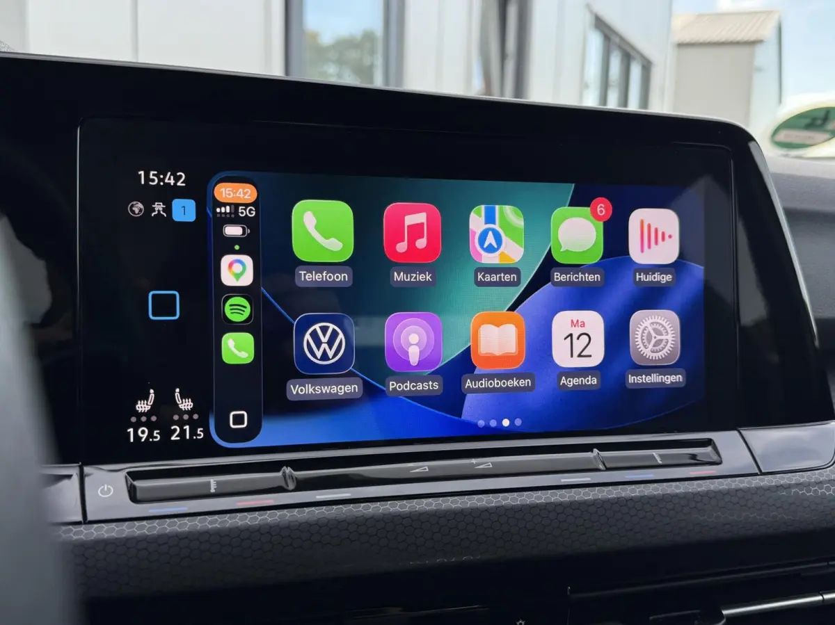 2.0 TSI GTI 245PK Handgeschakeld | Digital cockpit | Carplay | Adaptive cruise | Camera | Stuur/Stoelverwarming | Sensoren