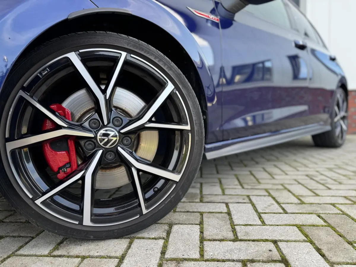 2.0 TSI GTI 245PK Handgeschakeld | Digital cockpit | Carplay | Adaptive cruise | Camera | Stuur/Stoelverwarming | Sensoren