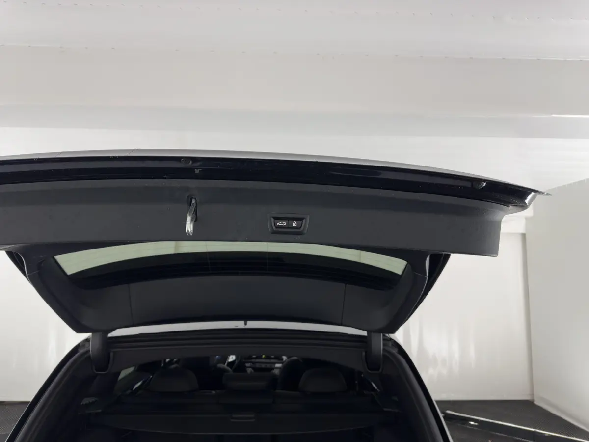 High Executive 80 kWh [3-Fase-11kW] {SoH-99%} (INCL-BTW) Aut. *PANO | LEATHER | HARMAN/KARDON | ADAPTIVE-CRUISE | FULL-LED | BLINDSPOT | MEMORY-PACK | DIGI-COCKPIT | HEATED-SPORTSEATS | KEYL