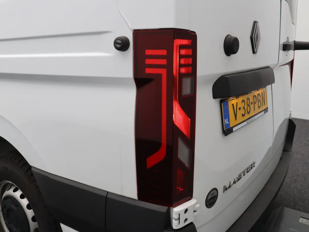 T35 L2H2 Extra long range 87 kWh | 2450 kg Trekgewicht | Climate control | Stoelverwarming | Apple Carplay | Android auto |