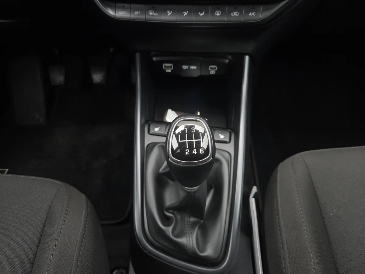 1.0 T-GDI 100pk Premium | Carplay | Climate control | Cruise control | Stoel/stuurverwarming | Camera | Parkeersensoren | DAB | Premium Audio | Lichtmetalen velgen | Navigatie