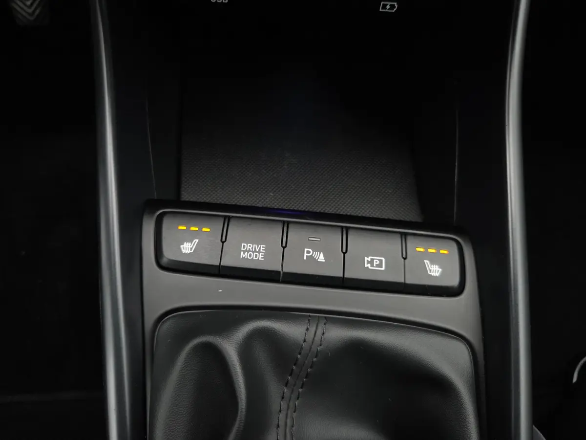 1.0 T-GDI 100pk Premium | Carplay | Climate control | Cruise control | Stoel/stuurverwarming | Camera | Parkeersensoren | DAB | Premium Audio | Lichtmetalen velgen | Navigatie