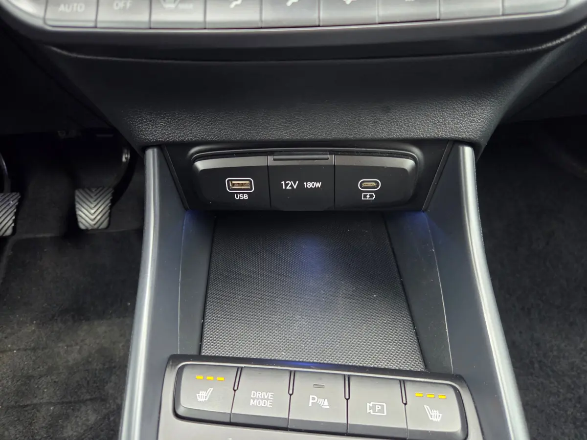 1.0 T-GDI 100pk Premium | Carplay | Climate control | Cruise control | Stoel/stuurverwarming | Camera | Parkeersensoren | DAB | Premium Audio | Lichtmetalen velgen | Navigatie