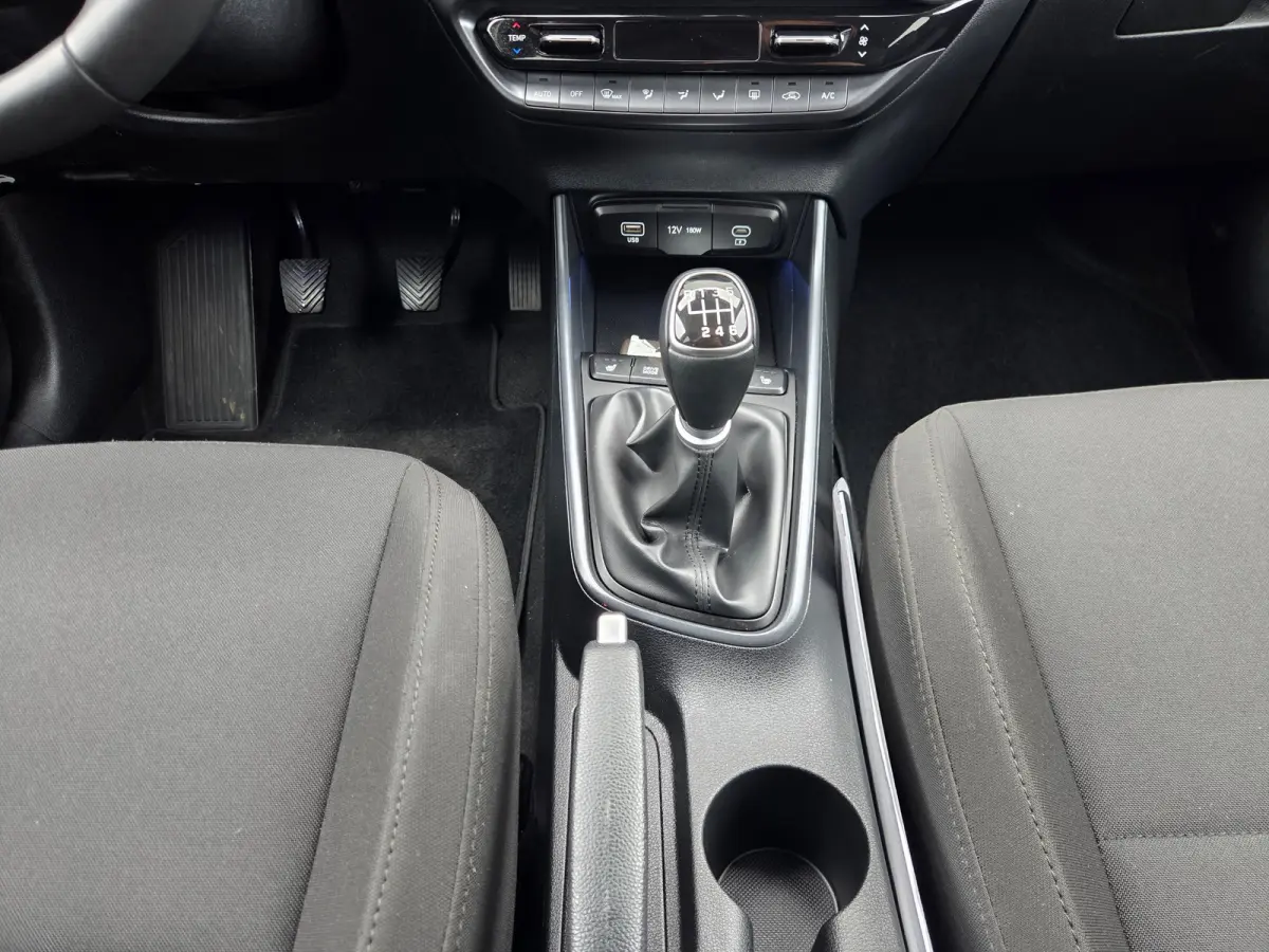 1.0 T-GDI 100pk Premium | Carplay | Climate control | Cruise control | Stoel/stuurverwarming | Camera | Parkeersensoren | DAB | Premium Audio | Lichtmetalen velgen | Navigatie