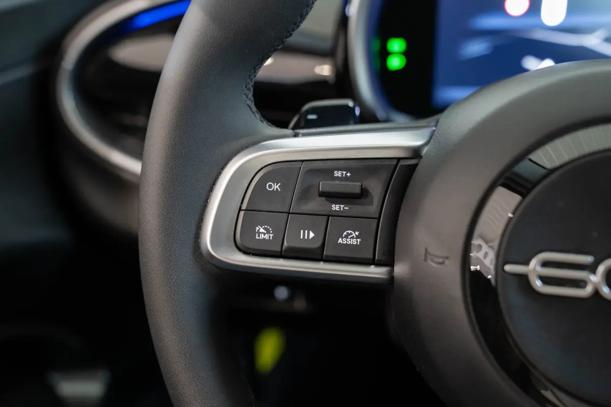 1.2 Hybrid Urban | Camera | Keyless | Parkeersensoren | Navigatie | Climate Controle | Lichtmetalen velgen | Apple Carplay & Android Auto |