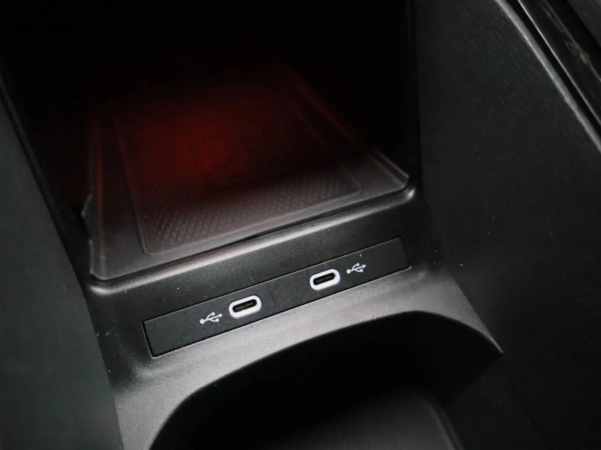 Life 77 kWh 204 PK | SoH 93% | Automaat | Warmtepomp | Navigatie | Parkeersensoren | Stoelverwarming | Stuurverwarming | Apple Carplay | Android Auto | 20" Lichtmetalen velgen |