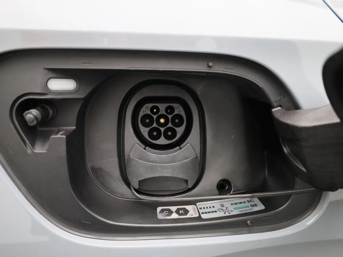 Life 77 kWh 204 PK | SoH 93% | Automaat | Warmtepomp | Navigatie | Parkeersensoren | Stoelverwarming | Stuurverwarming | Apple Carplay | Android Auto | 20" Lichtmetalen velgen |