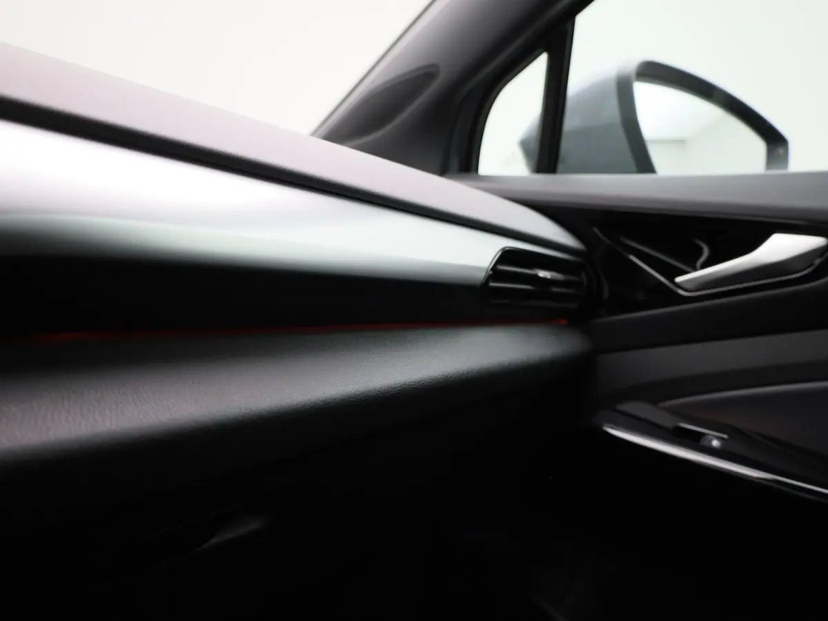 Life 77 kWh 204 PK | SoH 93% | Automaat | Warmtepomp | Navigatie | Parkeersensoren | Stoelverwarming | Stuurverwarming | Apple Carplay | Android Auto | 20" Lichtmetalen velgen |
