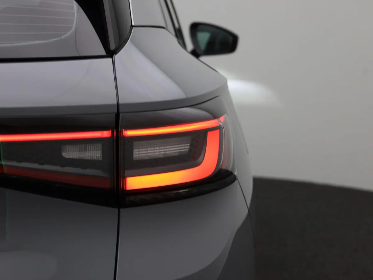 Life 77 kWh 204 PK | SoH 93% | Automaat | Warmtepomp | Navigatie | Parkeersensoren | Stoelverwarming | Stuurverwarming | Apple Carplay | Android Auto | 20" Lichtmetalen velgen |