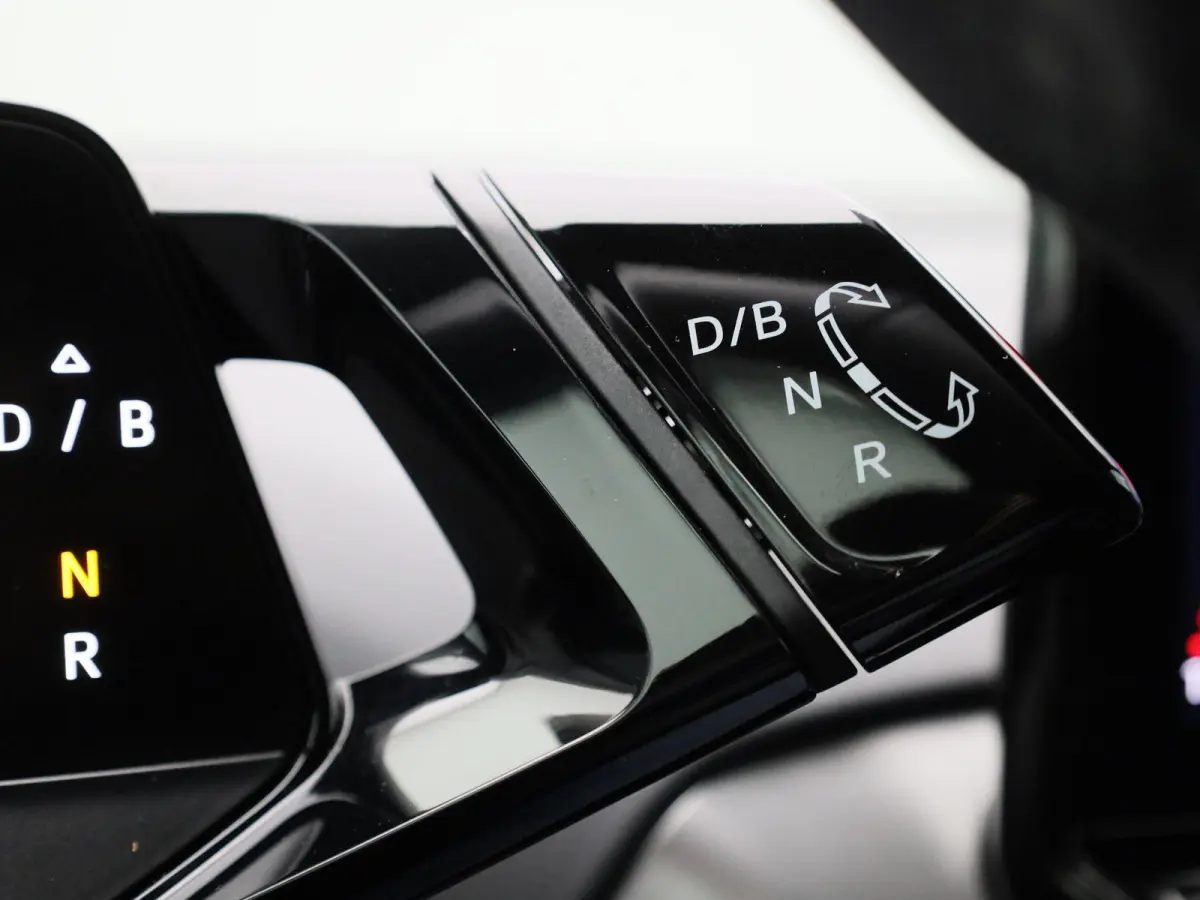 Life 77 kWh 204 PK | SoH 93% | Automaat | Warmtepomp | Navigatie | Parkeersensoren | Stoelverwarming | Stuurverwarming | Apple Carplay | Android Auto | 20" Lichtmetalen velgen |